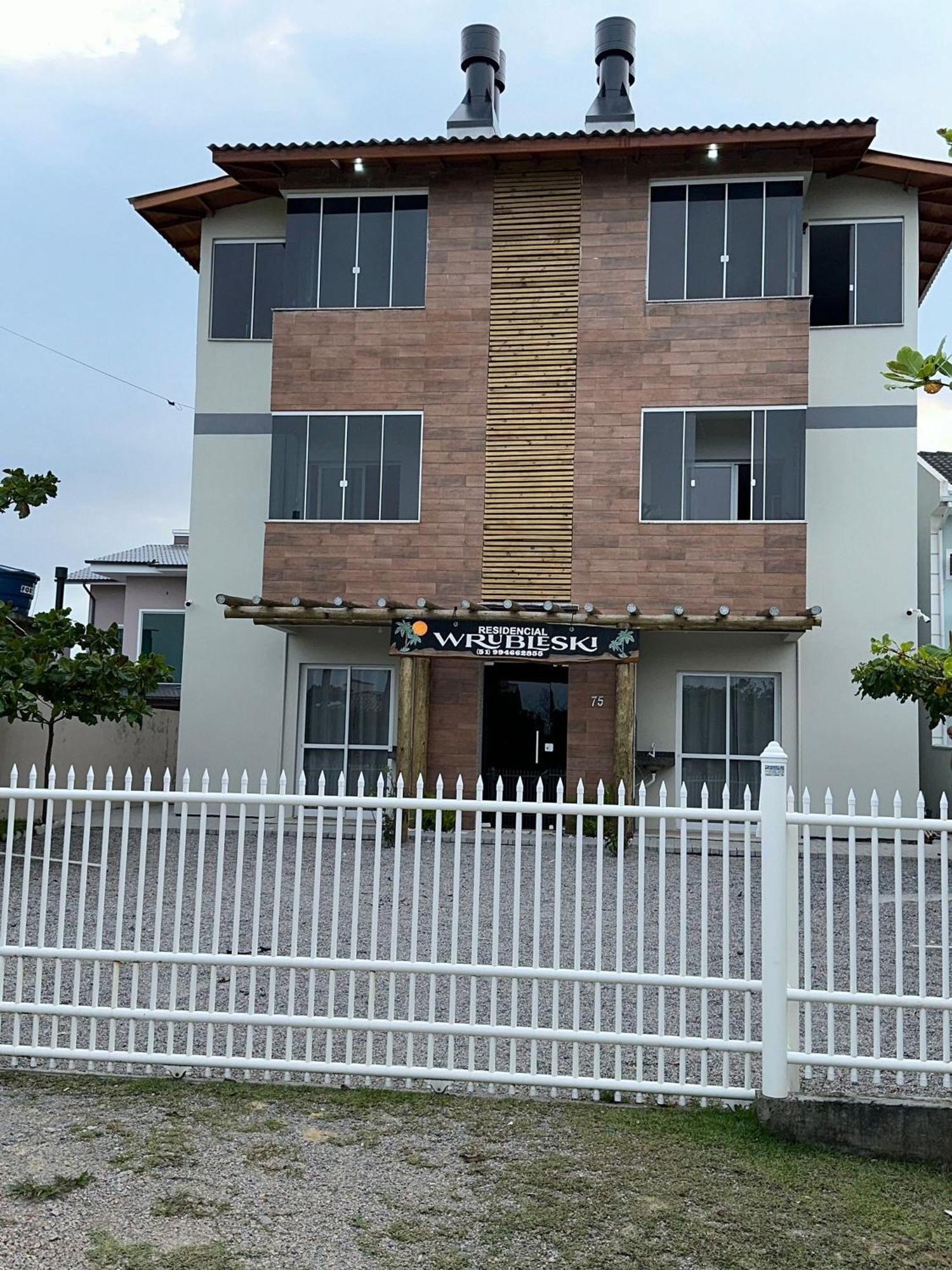 Residencial Wrubleski Sc Pinheira Ngoại thất bức ảnh