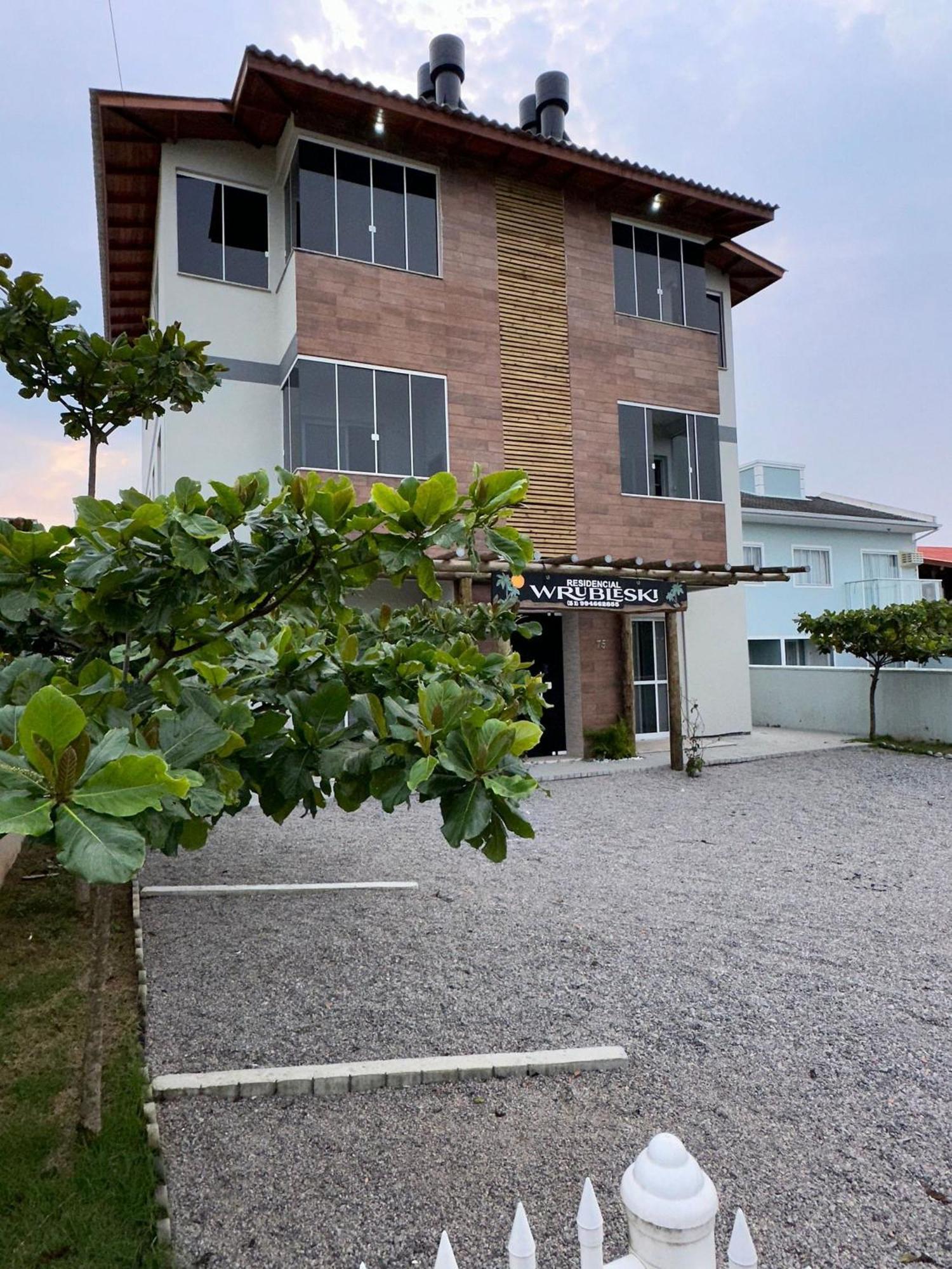 Residencial Wrubleski Sc Pinheira Ngoại thất bức ảnh