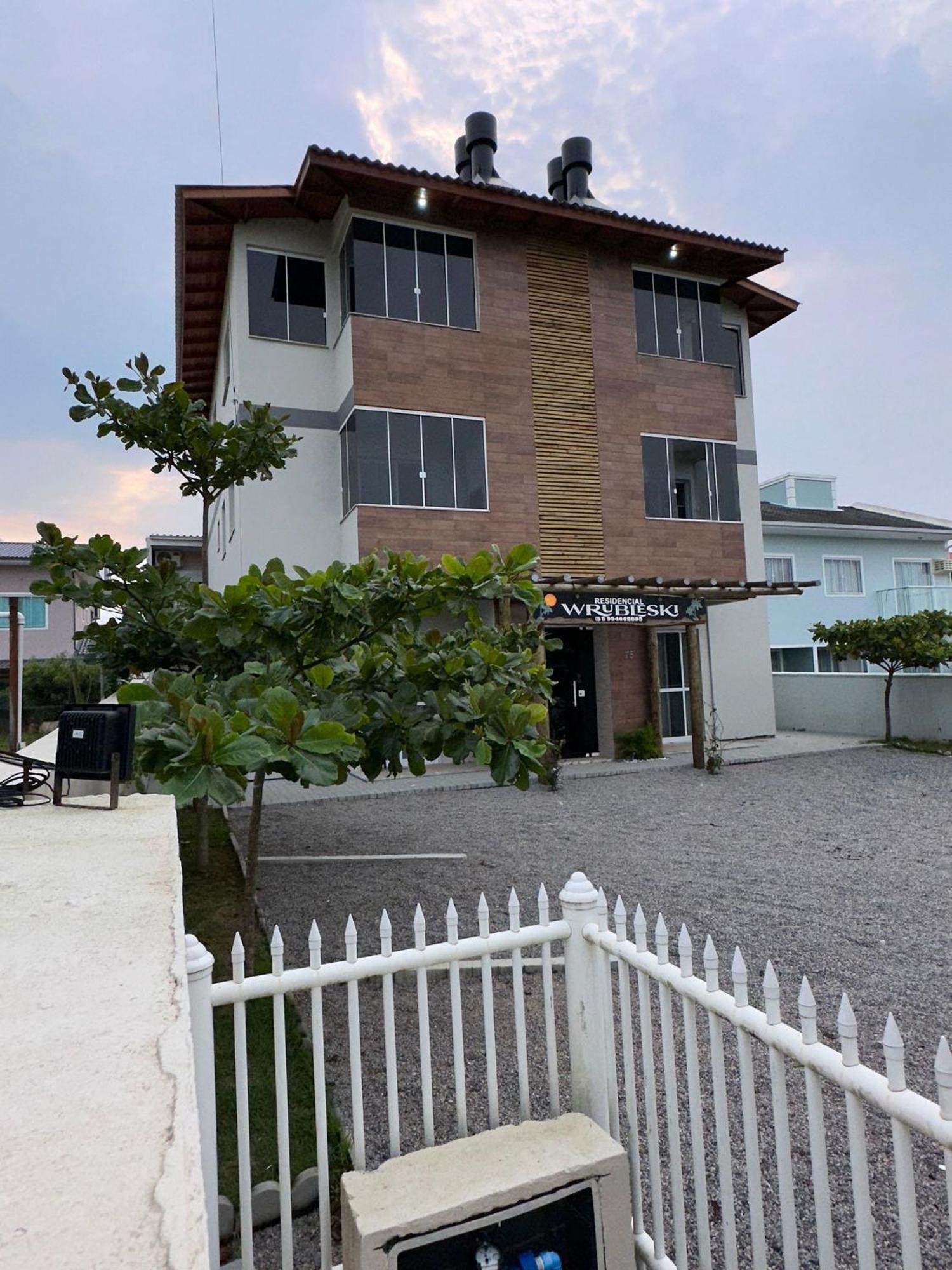 Residencial Wrubleski Sc Pinheira Ngoại thất bức ảnh