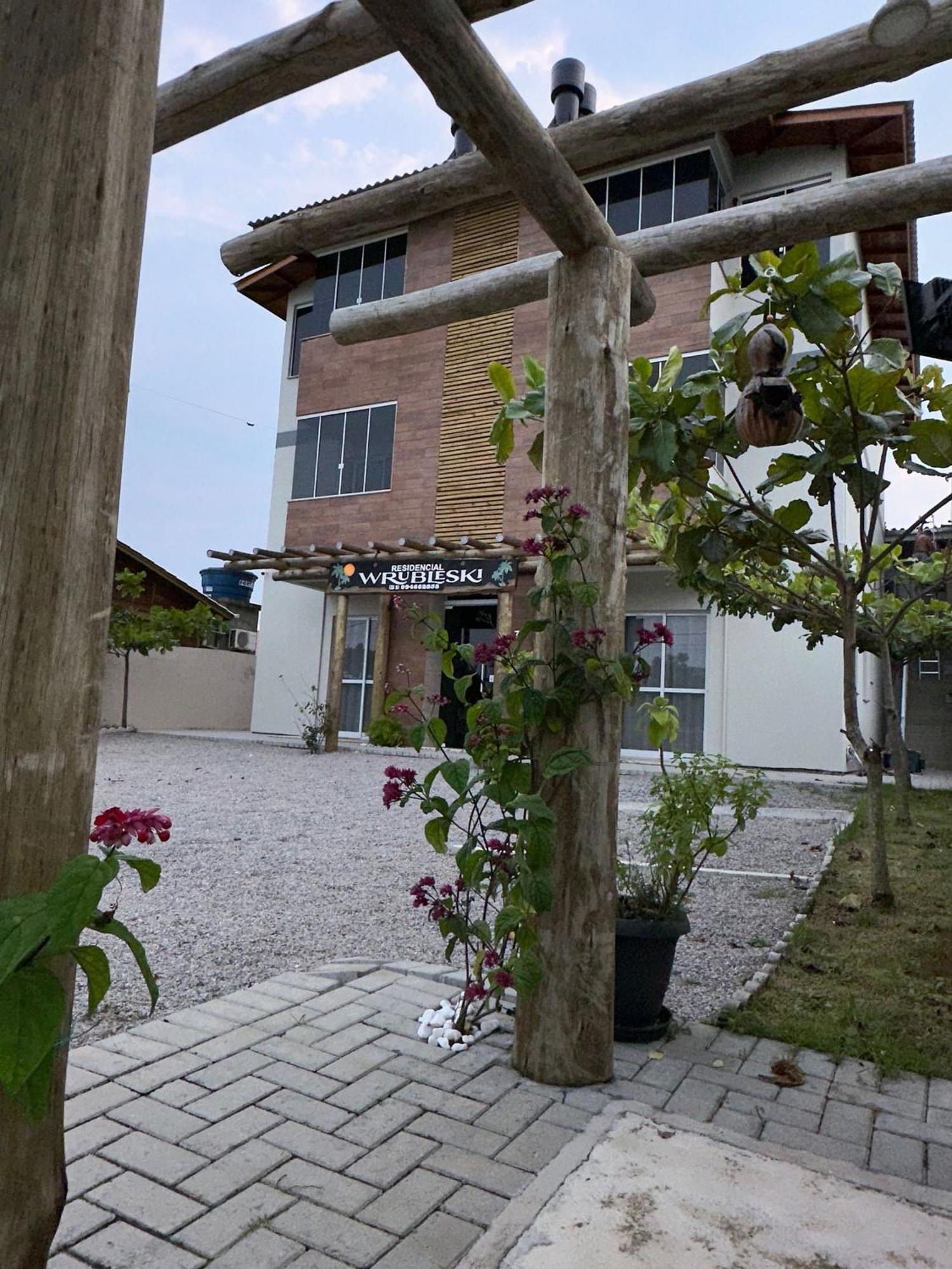 Residencial Wrubleski Sc Pinheira Ngoại thất bức ảnh