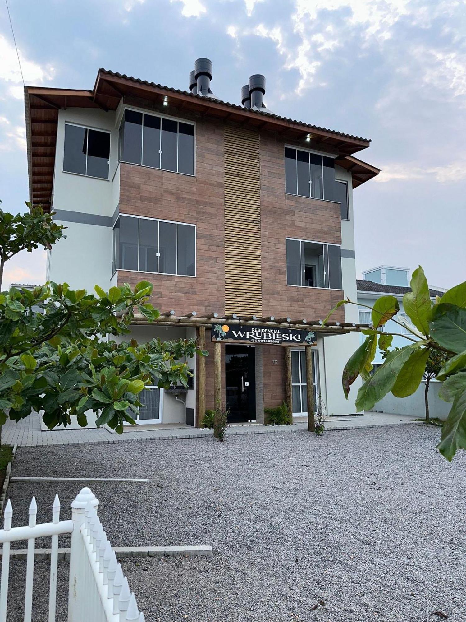 Residencial Wrubleski Sc Pinheira Ngoại thất bức ảnh