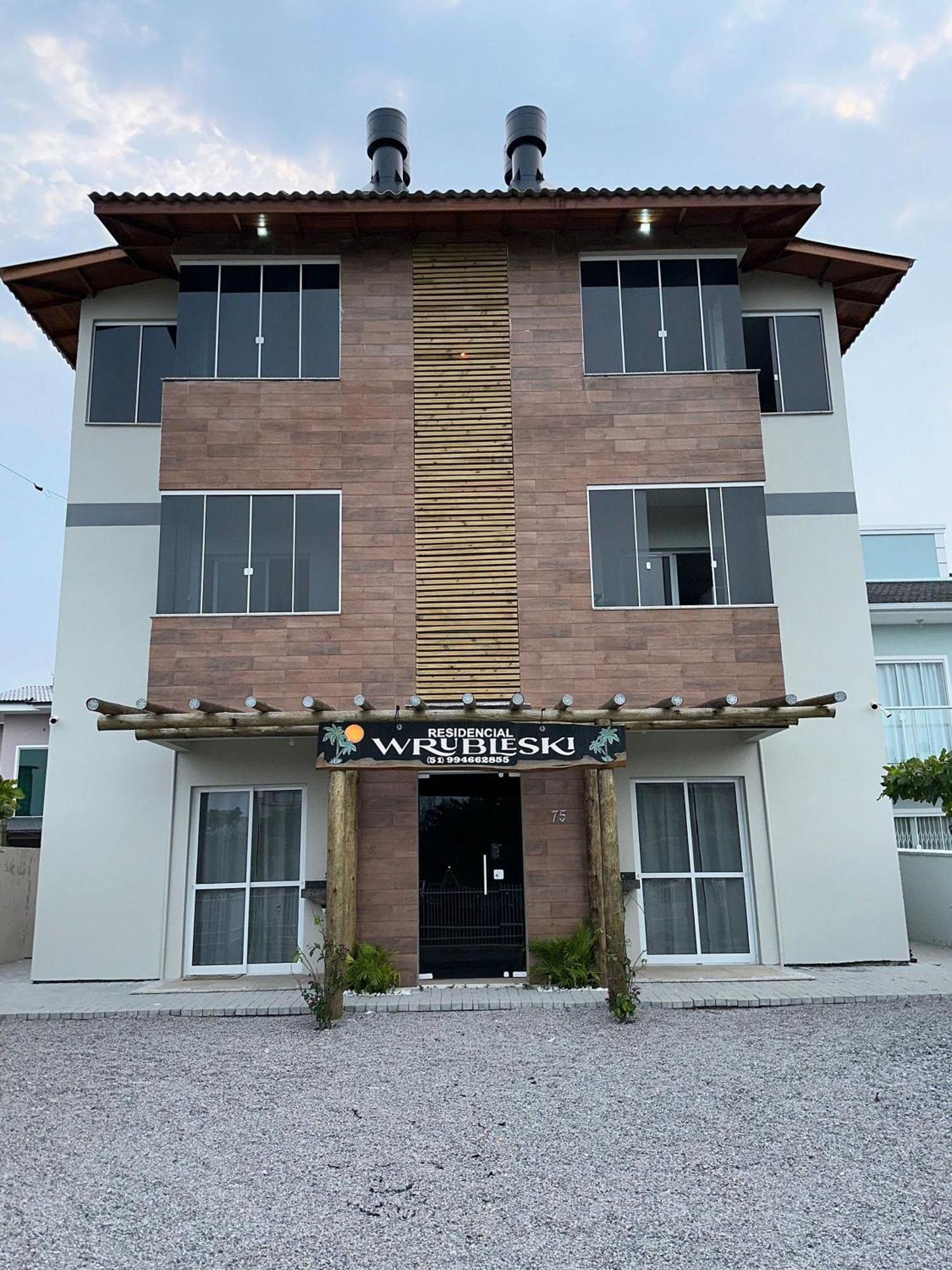 Residencial Wrubleski Sc Pinheira Ngoại thất bức ảnh